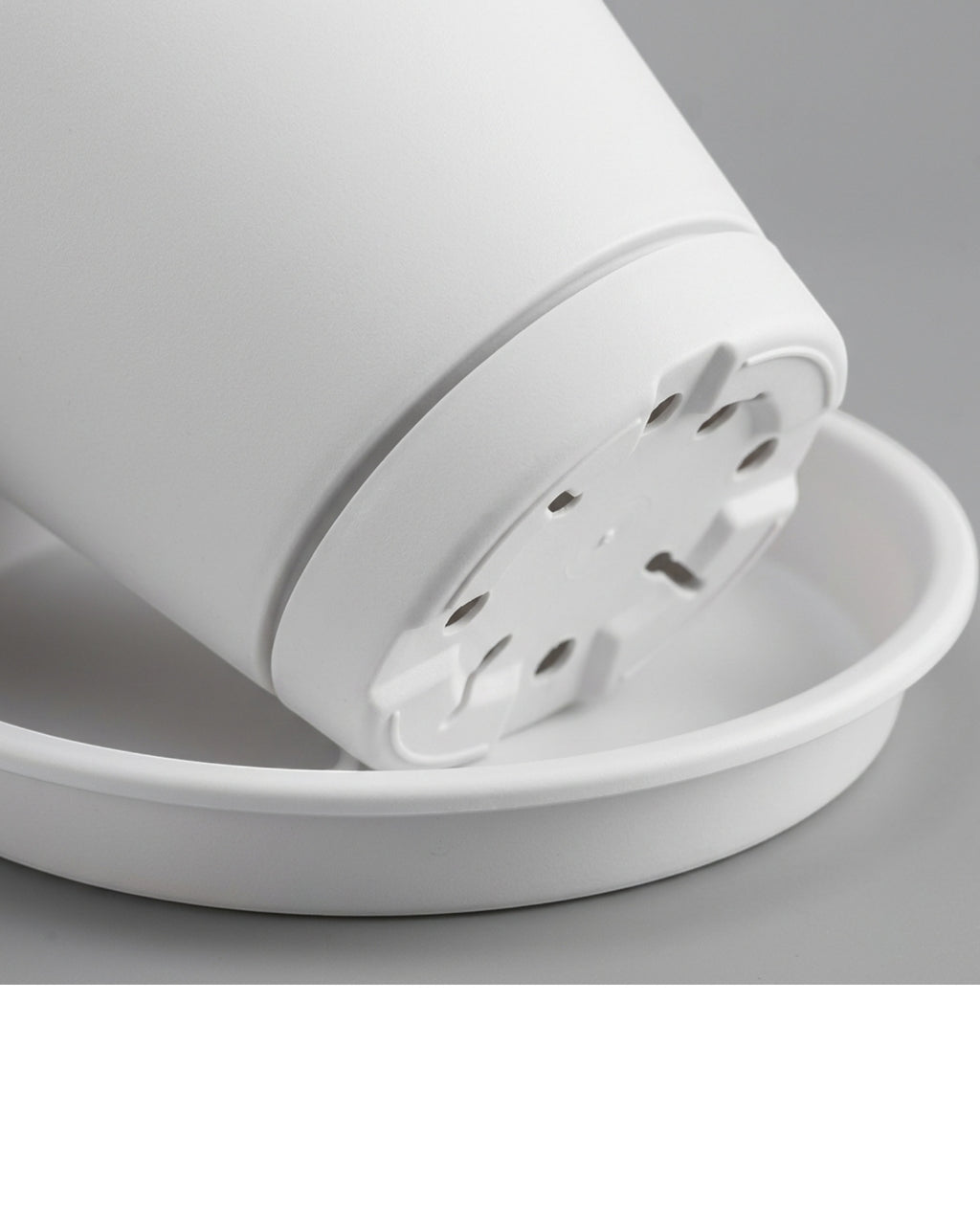 Fndzk Plastic Planter White 8 in with Saucer
