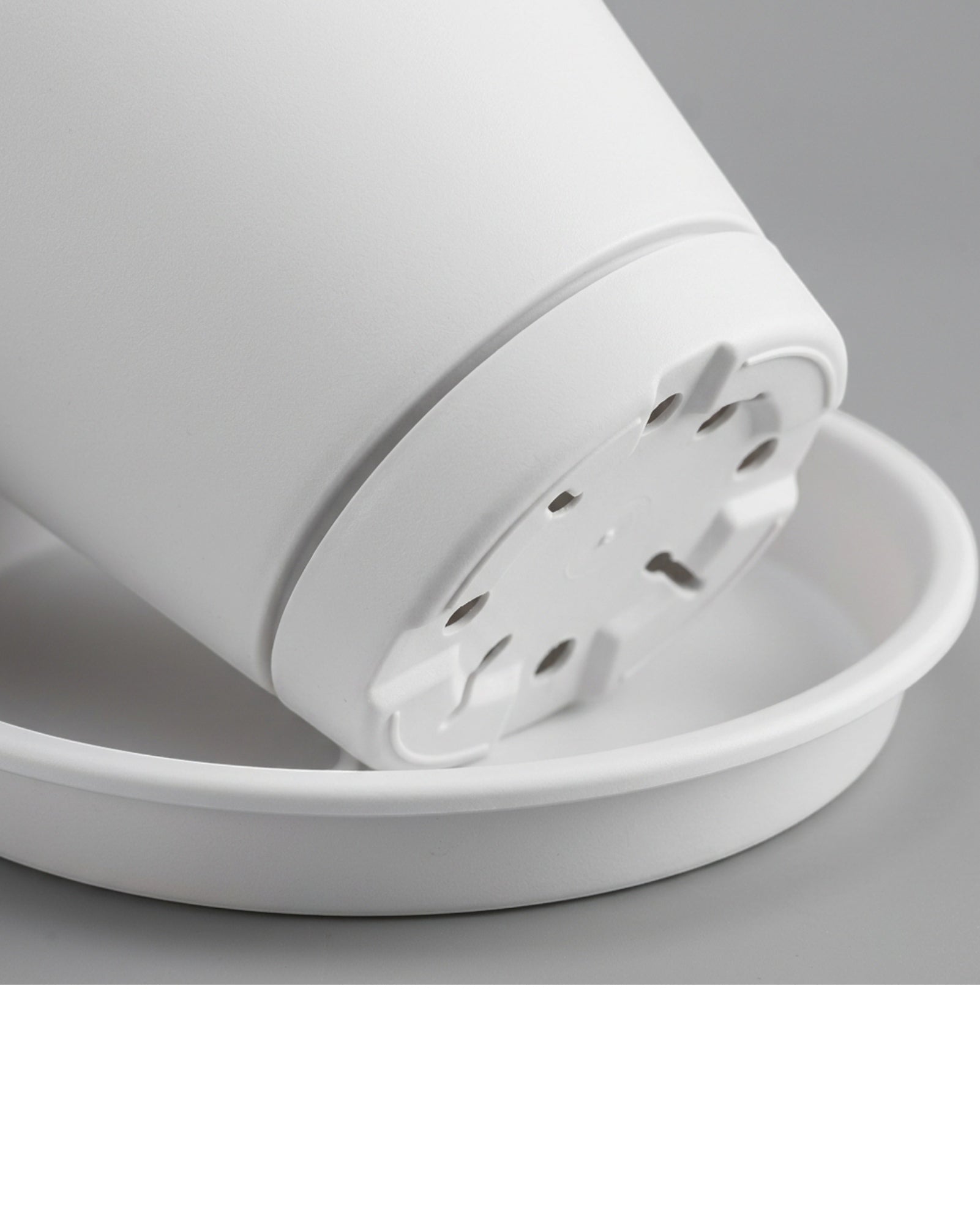 Fndzk Plastic Planter White 8 in with Saucer